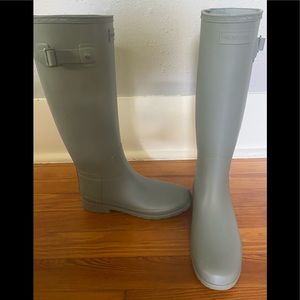 Hunter tall gray matte boots US 7 NWOT